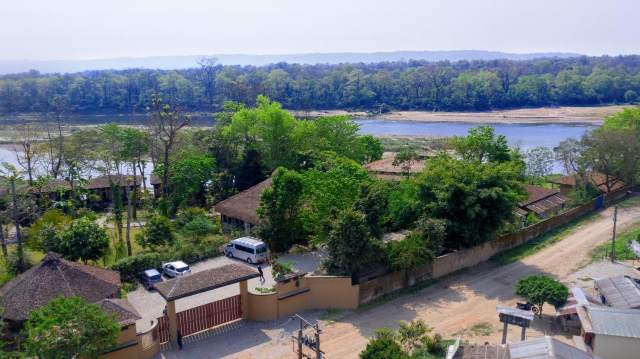 Jungle Villa Resort Chitwan Exterior foto