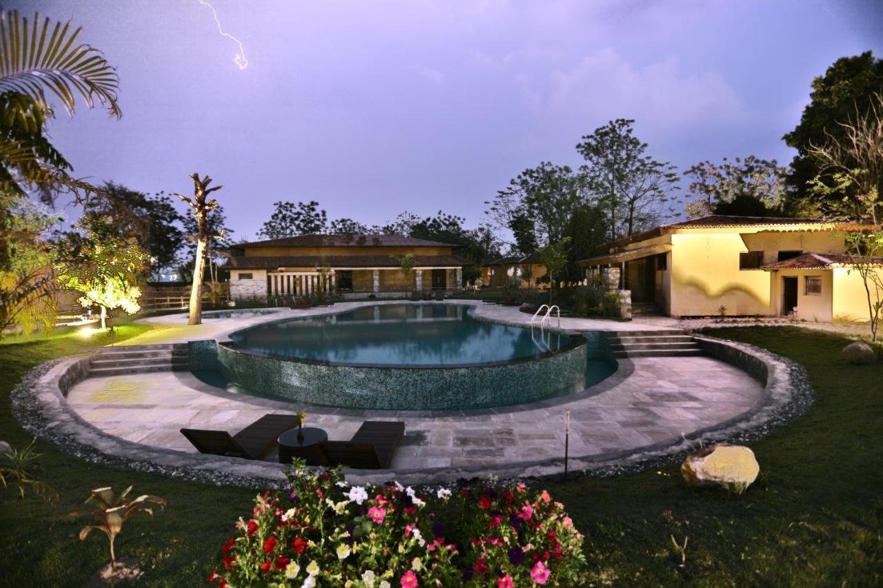 Jungle Villa Resort Chitwan Exterior foto