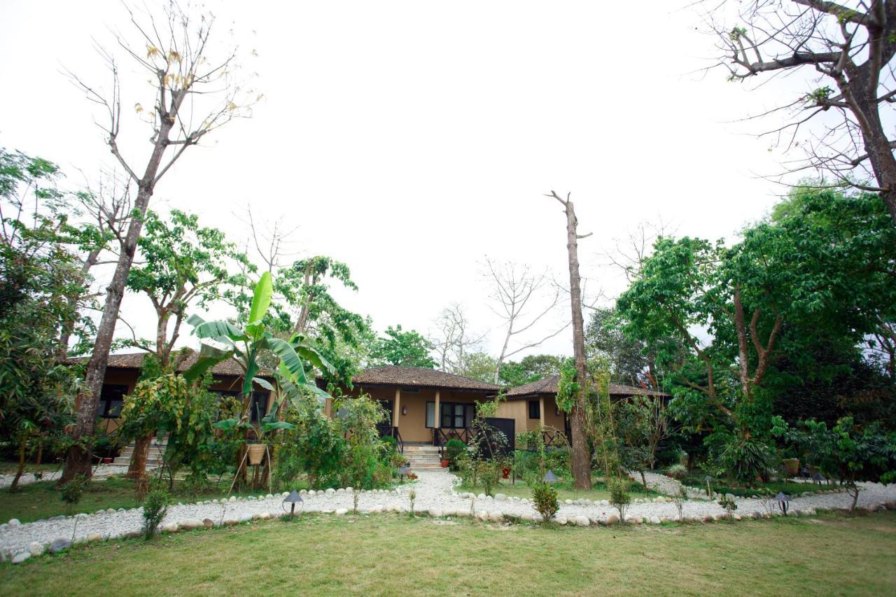 Jungle Villa Resort Chitwan Exterior foto