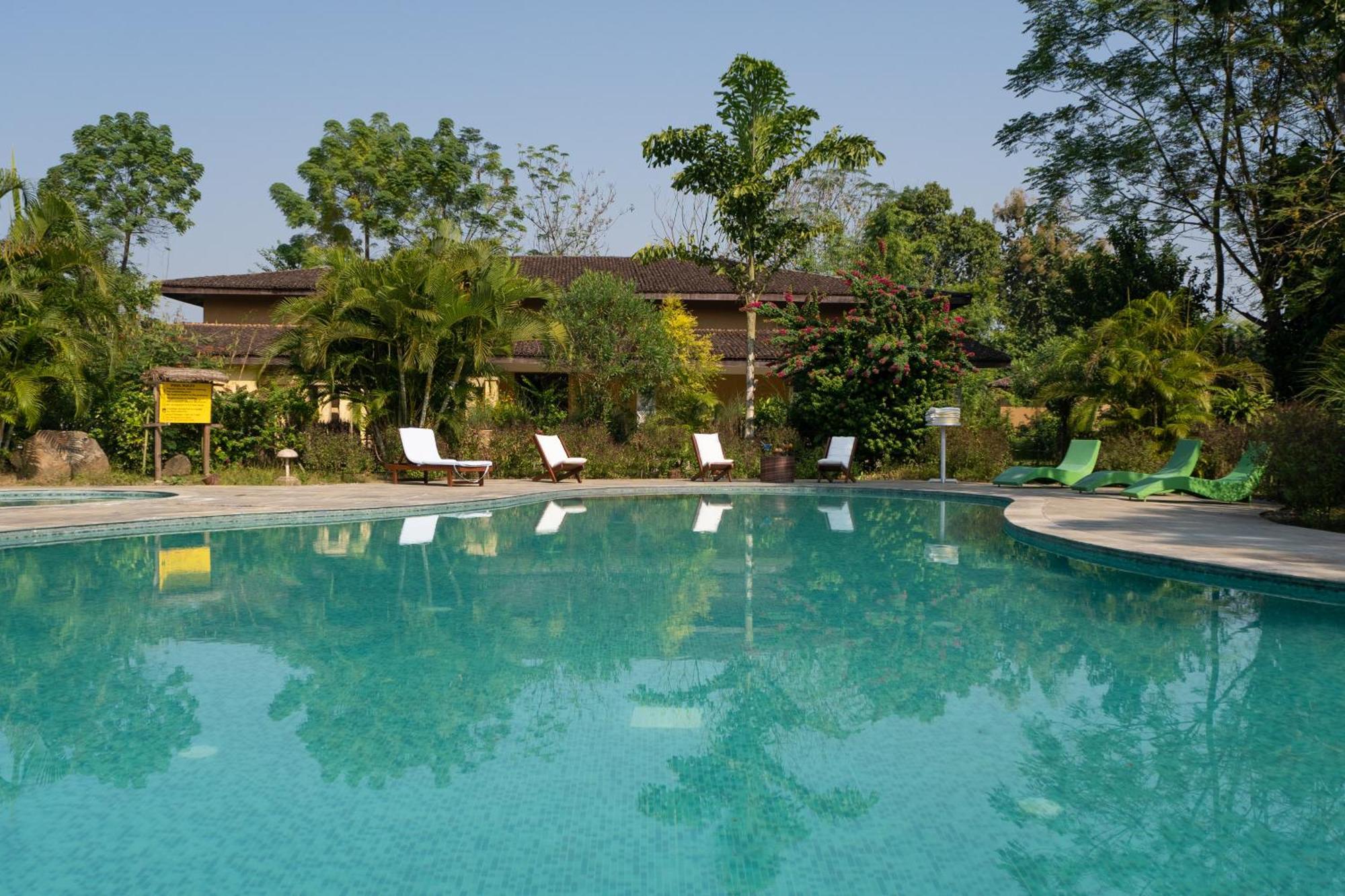 Jungle Villa Resort Chitwan Exterior foto
