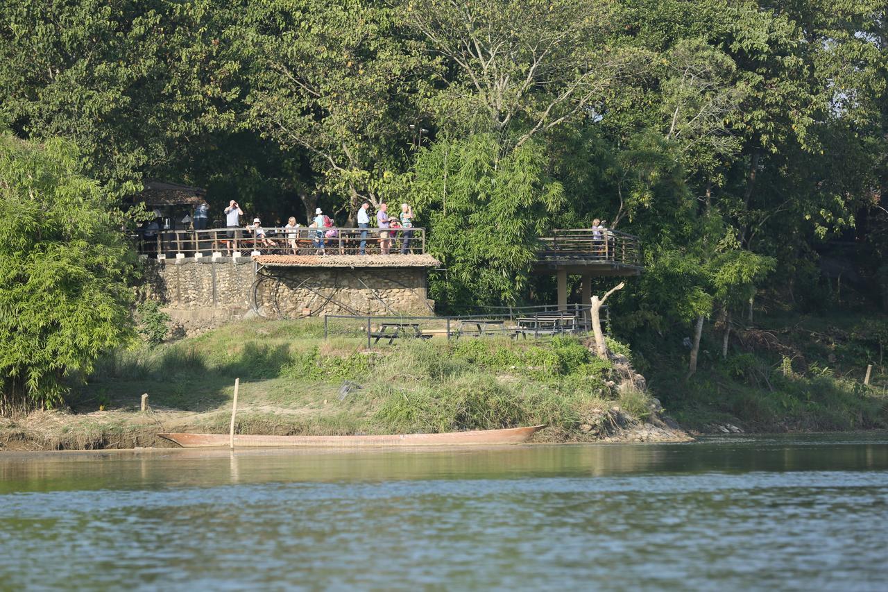 Jungle Villa Resort Chitwan Exterior foto