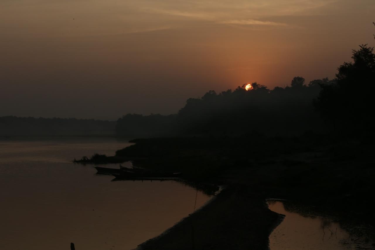 Jungle Villa Resort Chitwan Exterior foto