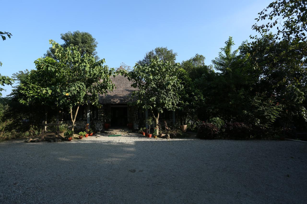 Jungle Villa Resort Chitwan Exterior foto